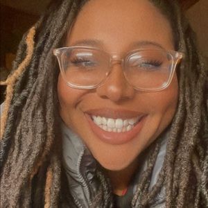 Meet your Posher, Jasmine